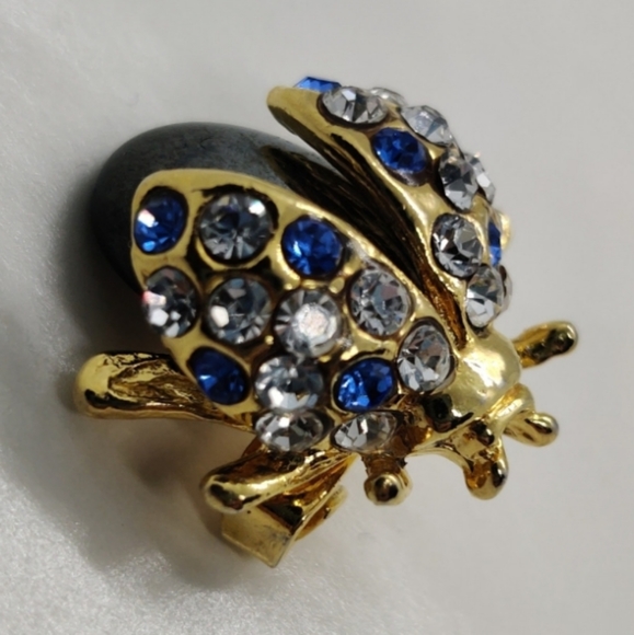 Vintage 80s bug brooch in EUC - Picture 4 of 7